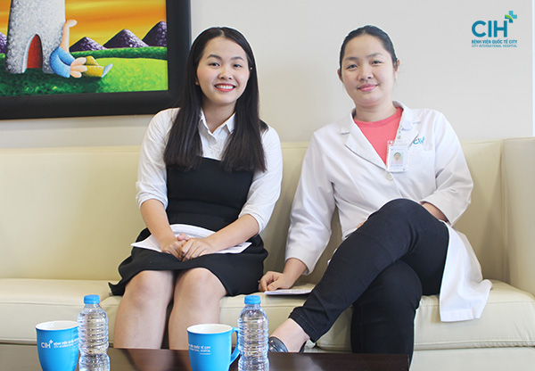 BS CKI Mai Thị Hương Thảo trong chương trình Livestream chủ đề Tật khúc xạ ở trẻ.