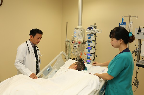 bac si ly giai phuong phap truyen 5 lit bia cuu nguoi ngo doc ruou 66f82191af4aa