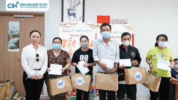 CIH thăm và tặng quà cho bệnh nhi Bệnh viện Ung Bướu TP.HCM CIH thăm và tặng quà cho bệnh nhi Bệnh viện Ung Bướu TP.HCM