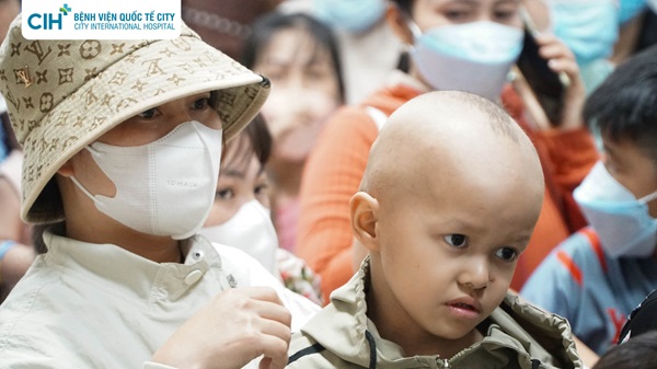 CIH thăm và tặng quà cho bệnh nhi Bệnh viện Ung Bướu TP.HCM CIH thăm và tặng quà cho bệnh nhi Bệnh viện Ung Bướu TP.HCM