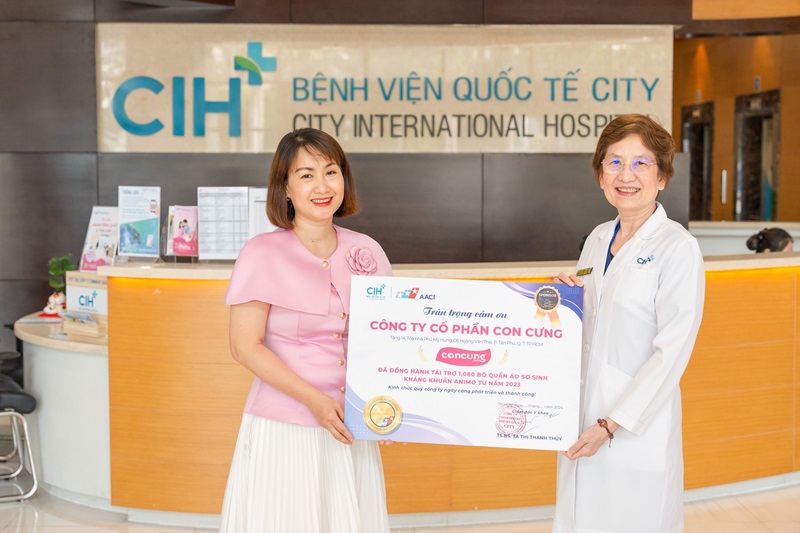 CIH trao bằng cảm ơn – ghi nhận hợp tác tài trợ 1,080 bộ quần áo sơ sinh kháng khuẩn Amino từ Con Cưng