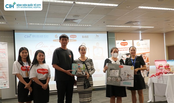 Hội thảo Chăm sóc Mẹ và Bé sau sinh thu hút hơn 100 khách tham dự Hội thảo Chăm sóc Mẹ và Bé sau sinh thu hút hơn 100 khách tham dự