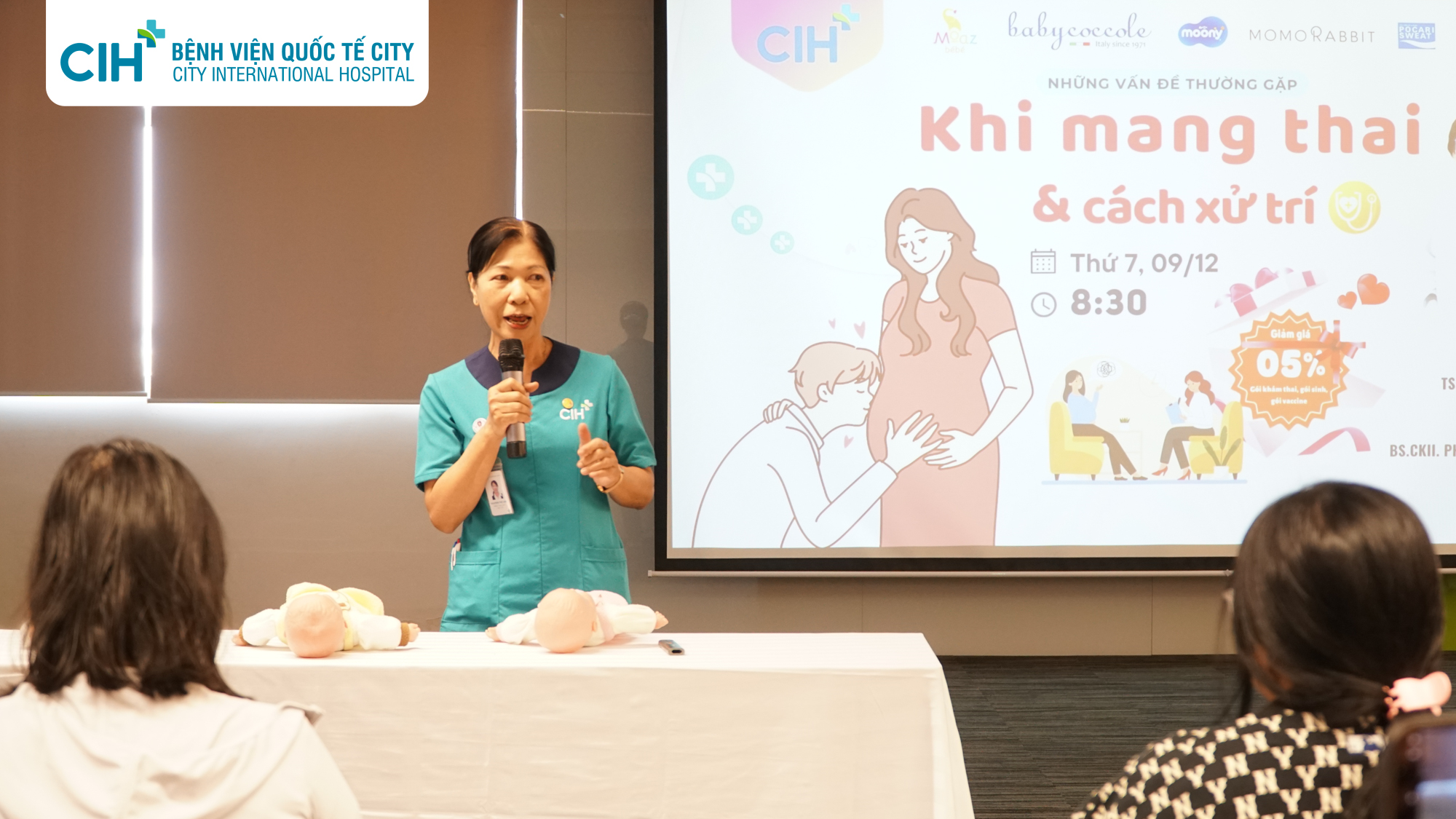 Hội thảo: “Những vấn đề thường gặp khi mang thai và cách xử trí” diễn ra thành công, tốt đẹp