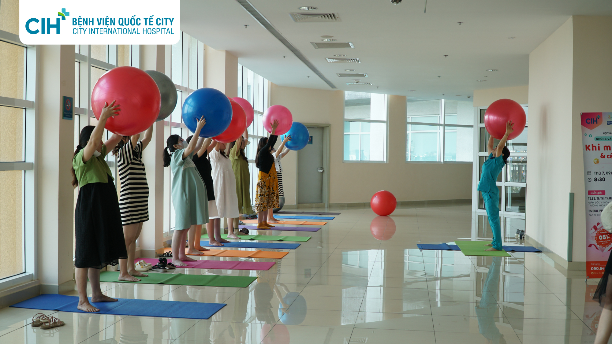  Bệnh viện chu đáo chuẩn bị tiệc ngọt cho khách tham dự từ sáng sớm ngày 9/12