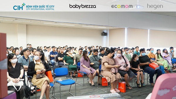 Hội thảo “Sinh thường hay sinh mổ” thu hút gần 200 mẹ bầu tham dự Hội thảo “Sinh thường hay sinh mổ” thu hút gần 200 mẹ bầu tham dự