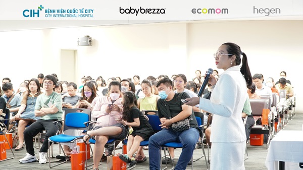 Hội thảo “Sinh thường hay sinh mổ” thu hút gần 200 mẹ bầu tham dự Hội thảo “Sinh thường hay sinh mổ” thu hút gần 200 mẹ bầu tham dự