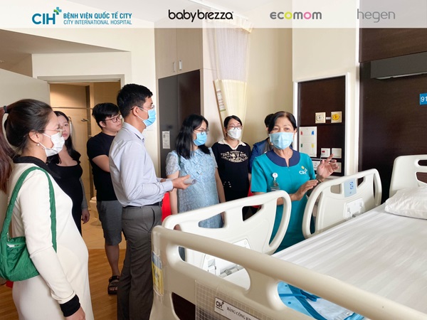 Hội thảo “Sinh thường hay sinh mổ” thu hút gần 200 mẹ bầu tham dự Hội thảo “Sinh thường hay sinh mổ” thu hút gần 200 mẹ bầu tham dự