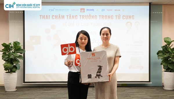 Hơn 100 mẹ bầu tham dự hội thảo tiền sản tháng 5