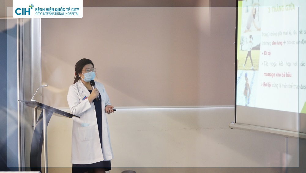 Mẹ bầu và gia đình hạnh phúc với lớp học tiền sản Dinh Dưỡng Thai Kỳ