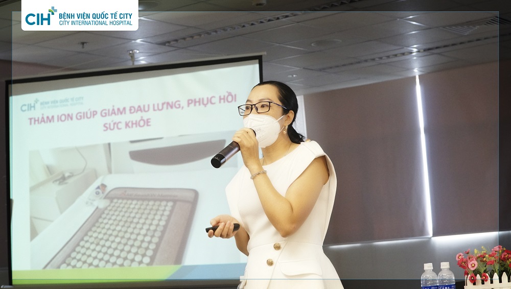 Mẹ bầu và gia đình hạnh phúc với lớp học tiền sản Dinh Dưỡng Thai Kỳ