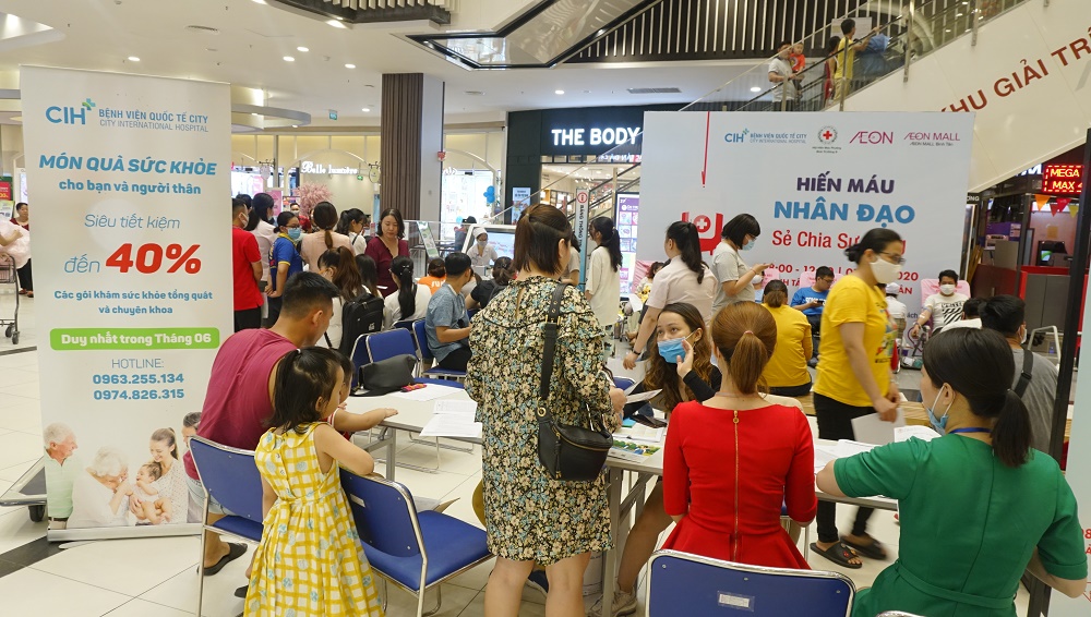 Ngày hội hiến máu nhân đạo: Hơn 200 khách tham gia hiến máu Ngày hội hiến máu nhân đạo: Hơn 200 khách tham gia hiến máu