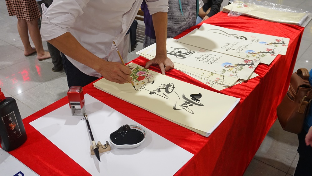 Ngày hội hiến máu nhân đạo: Hơn 200 khách tham gia hiến máu Ngày hội hiến máu nhân đạo: Hơn 200 khách tham gia hiến máu