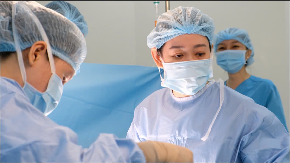 Sản phụ mắc bệnh cơ tim chu sinh, bác sĩ mổ lấy thai giúp Mẹ và Bé an toàn Sản phụ mắc bệnh cơ tim chu sinh, bác sĩ mổ lấy thai giúp Mẹ và Bé an toàn