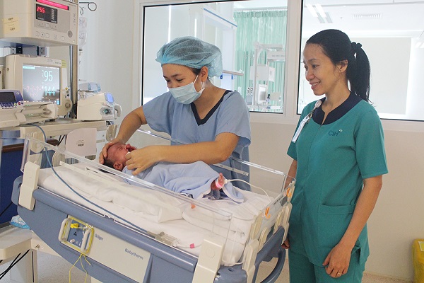 Sức khỏe bé Thuận tiến triển tốt sau phẫu thuật phình đại tràng