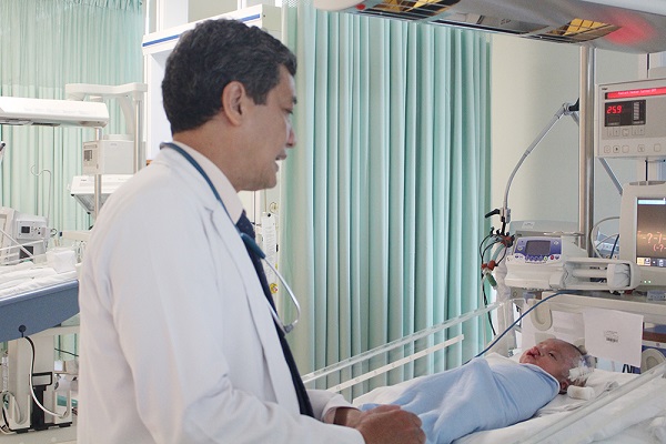 Sức khỏe bé Thuận tiến triển tốt sau phẫu thuật phình đại tràng