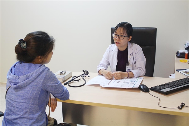 Thạc sĩ, Bác sĩ Trần Thị Mai Thy đang tư vấn cho khách hàng.